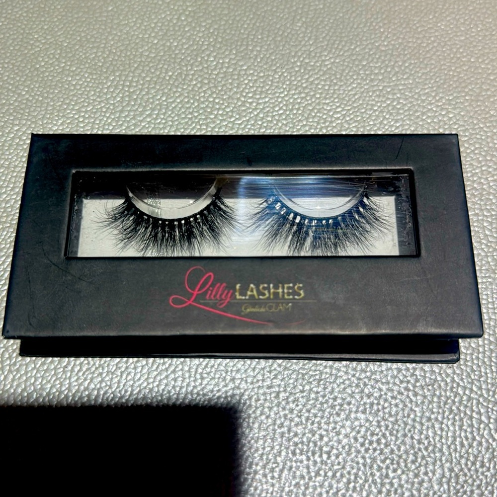Lilly Lashes Black Voluminous Lashes 3D Mink package open but never used